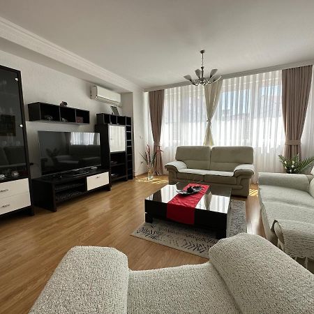 Spacious 3-Bedroom Condo Next To City Center بريشتاين المظهر الخارجي الصورة