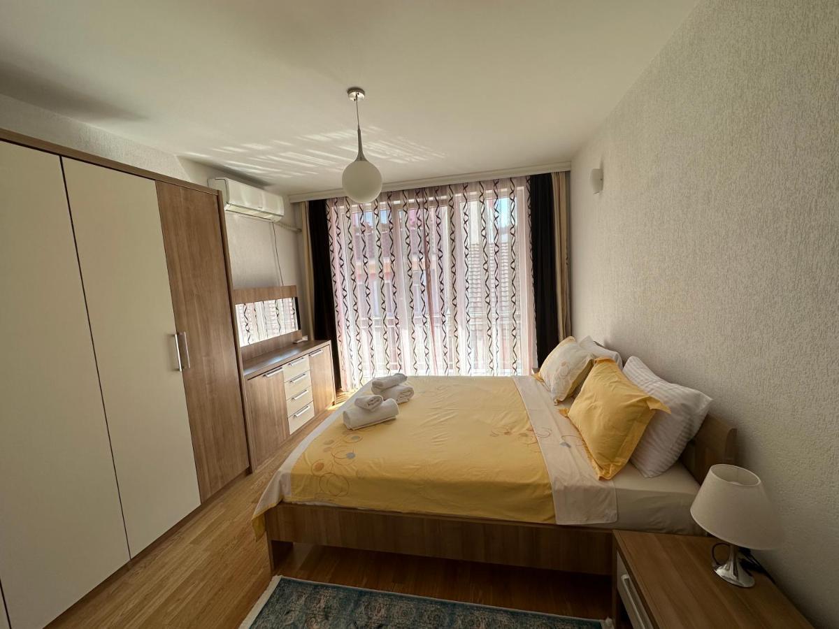 Spacious 3-Bedroom Condo Next To City Center بريشتاين المظهر الخارجي الصورة