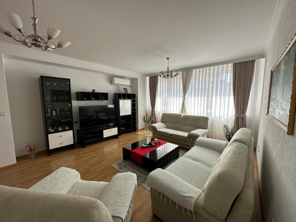Spacious 3-Bedroom Condo Next To City Center بريشتاين المظهر الخارجي الصورة