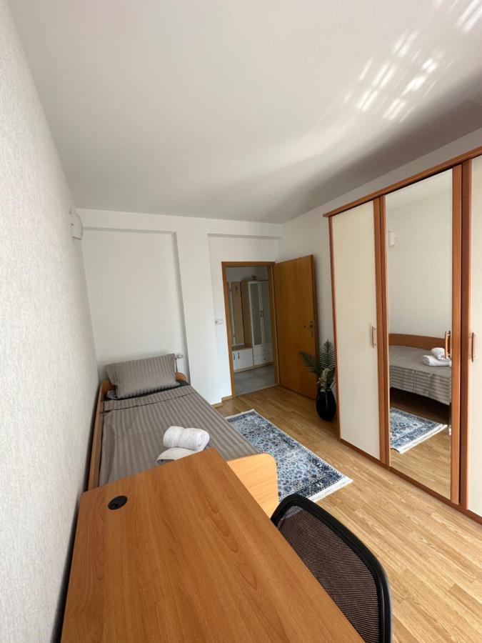 Spacious 3-Bedroom Condo Next To City Center بريشتاين المظهر الخارجي الصورة