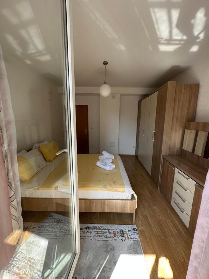 Spacious 3-Bedroom Condo Next To City Center بريشتاين المظهر الخارجي الصورة