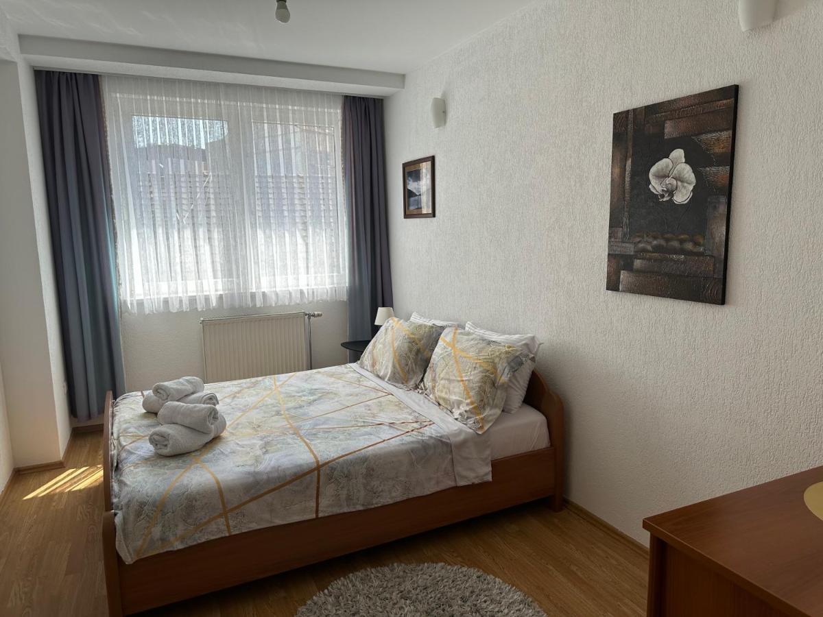 Spacious 3-Bedroom Condo Next To City Center بريشتاين المظهر الخارجي الصورة