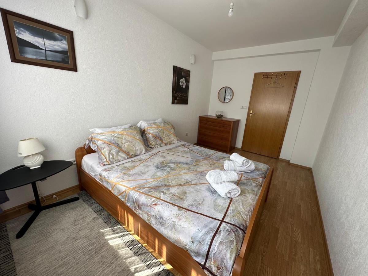 Spacious 3-Bedroom Condo Next To City Center بريشتاين المظهر الخارجي الصورة